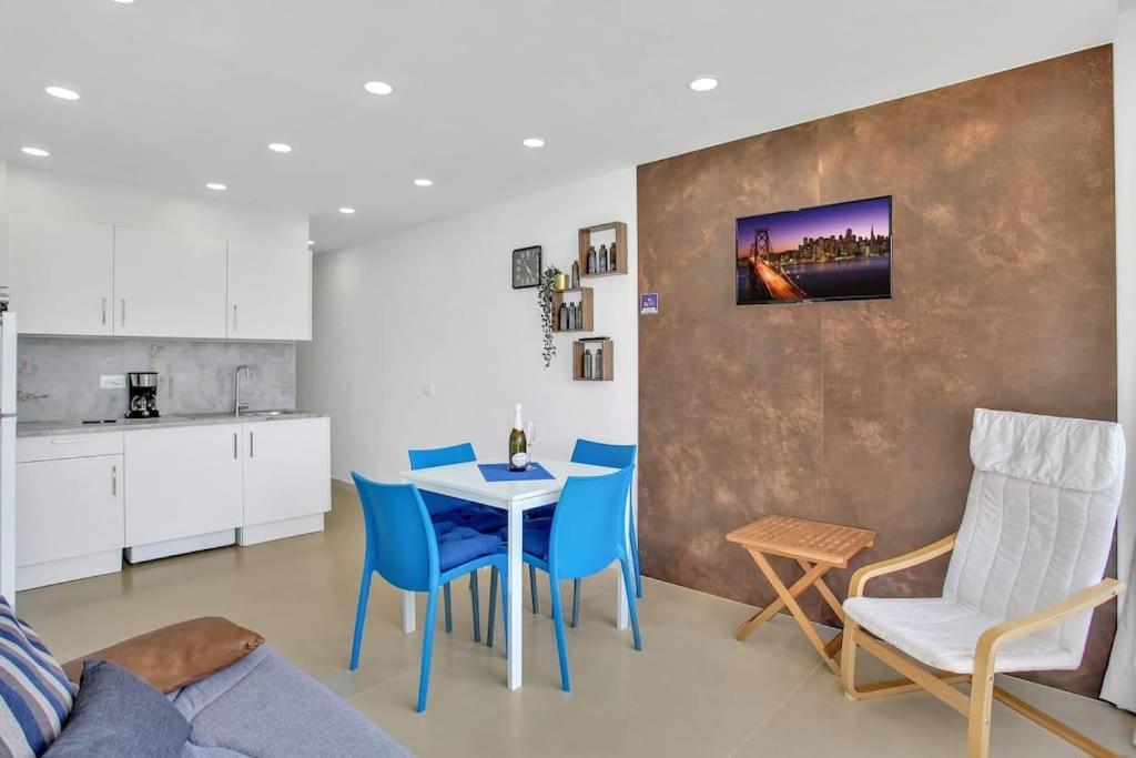 Studio In Torres Del Sol Griffin Near The Beach อาโรนา ภายนอก รูปภาพ