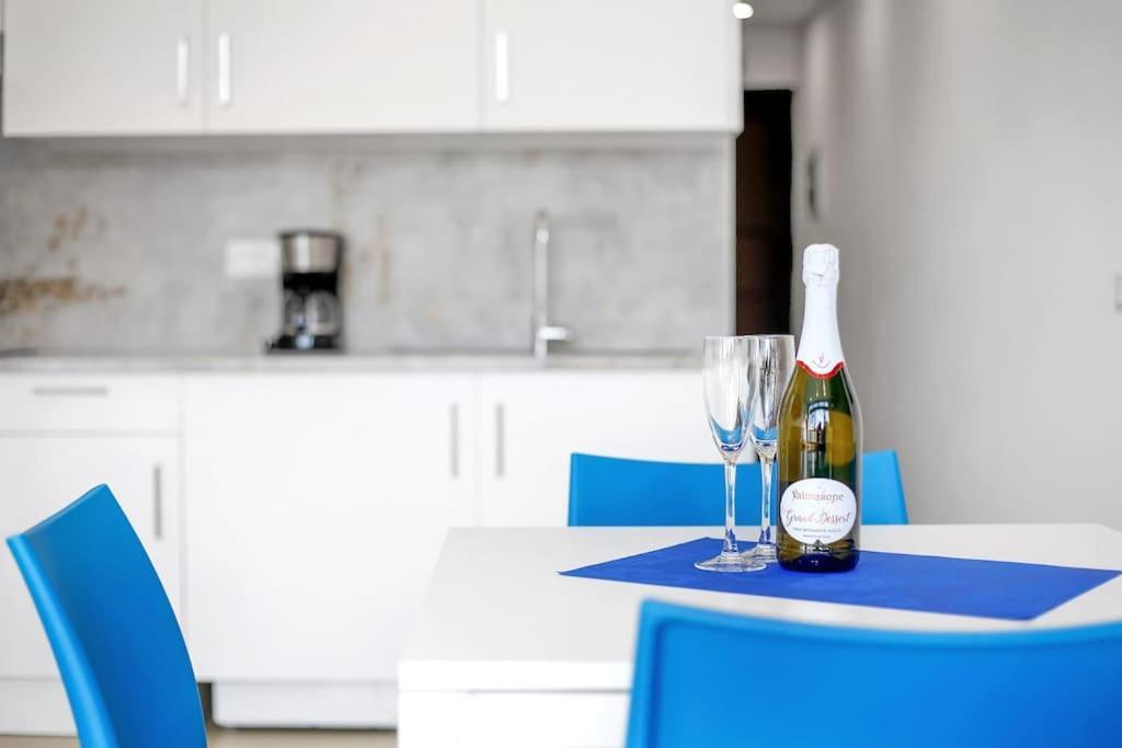 Studio In Torres Del Sol Griffin Near The Beach อาโรนา ภายนอก รูปภาพ