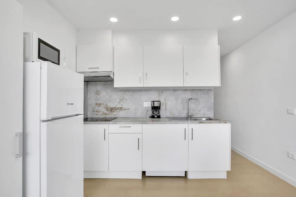 Studio In Torres Del Sol Griffin Near The Beach อาโรนา ภายนอก รูปภาพ