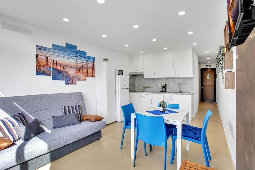 Studio In Torres Del Sol Griffin Near The Beach อาโรนา ภายนอก รูปภาพ